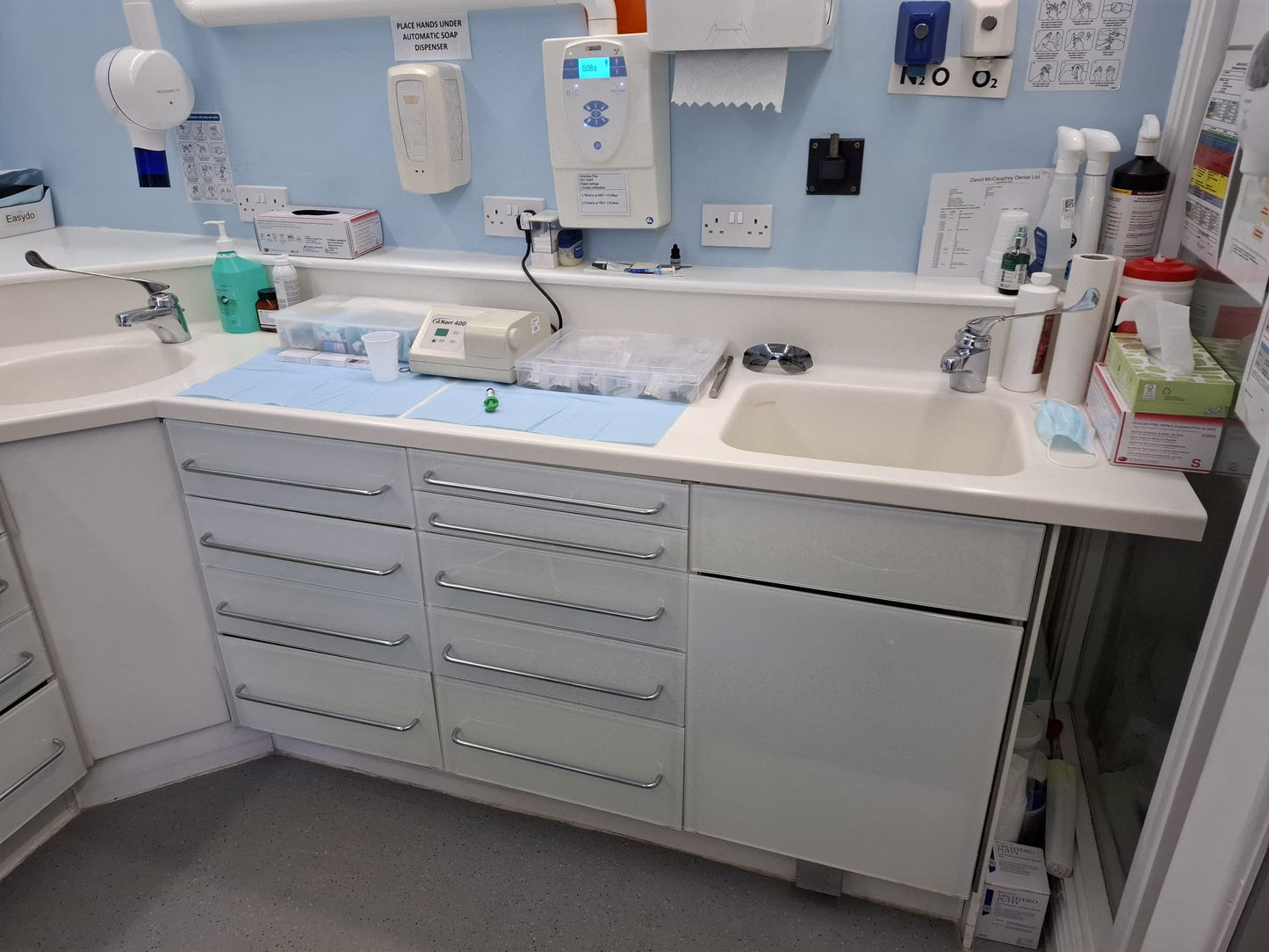 Corian 1-piece Moulded Worktop with 2 Integral Sinks + 21 drawers