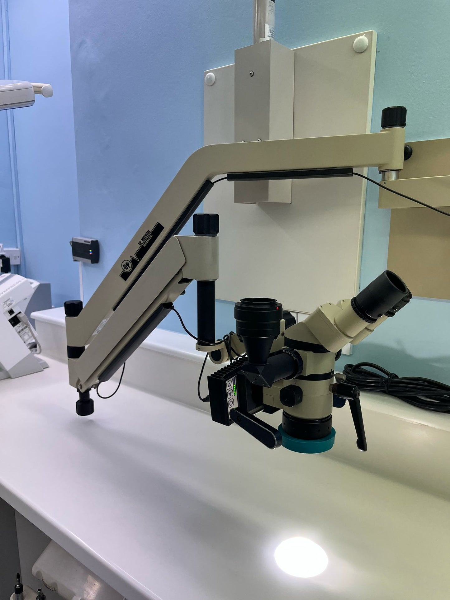 Global G3 Microscope with LED light + original mounting arm + wall plate (VIDEO clip attached!)