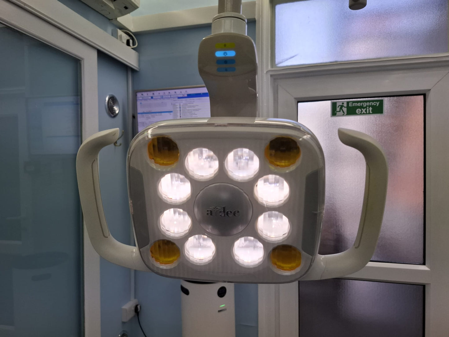 Dental Operating LED Light -Adec 500 type with long arm (2.1m) + wall mounting (VIDEO clip attached!)