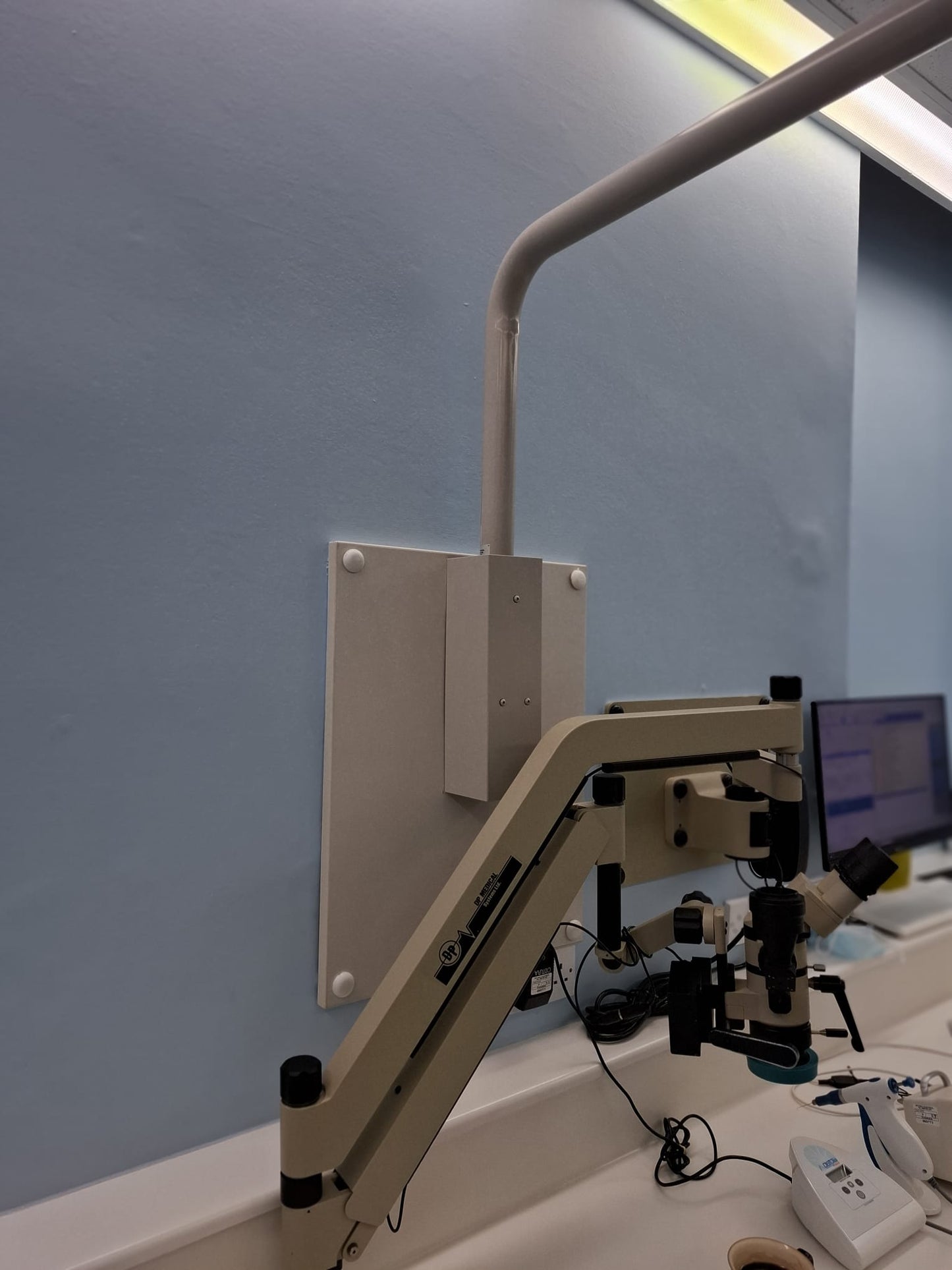 Dental Operating LED Light -Adec 500 type with long arm (2.1m) + wall mounting (VIDEO clip attached!)