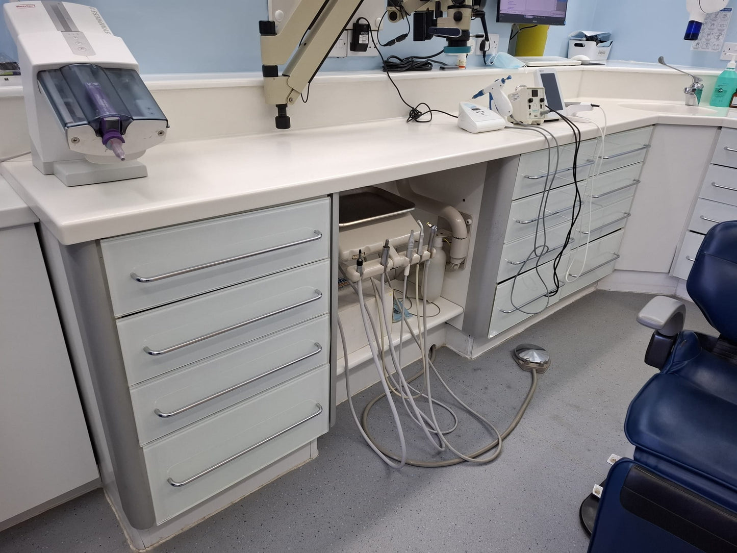 Corian 1-piece Moulded Worktop with 2 Integral Sinks + 21 drawers
