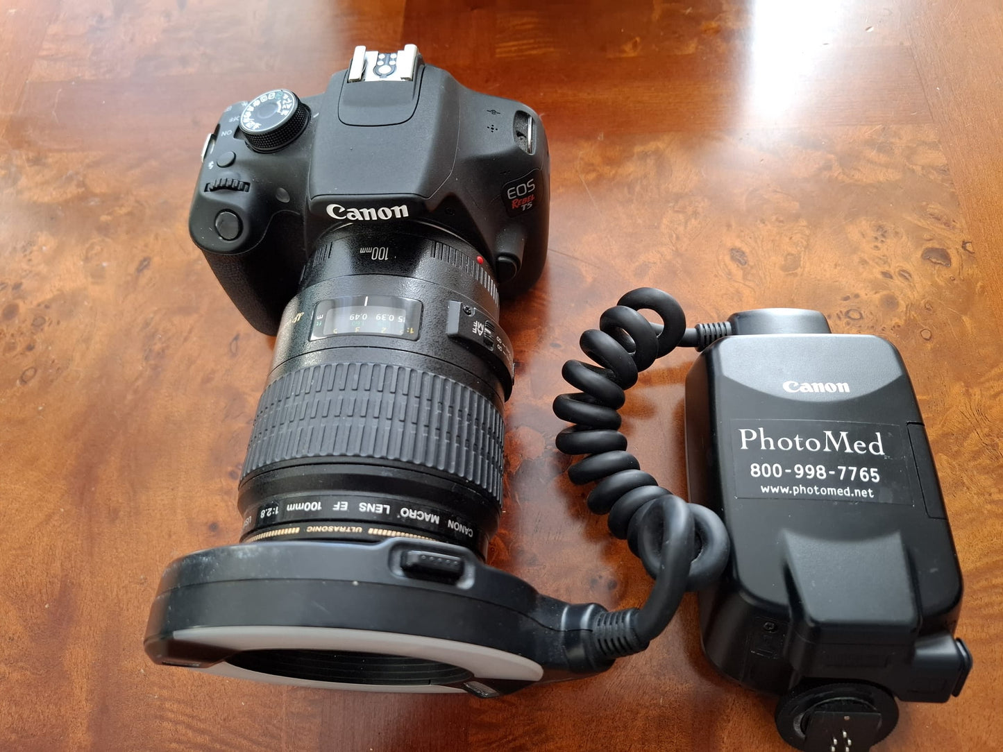 Canon EOS T5 + Canon Ring Flash